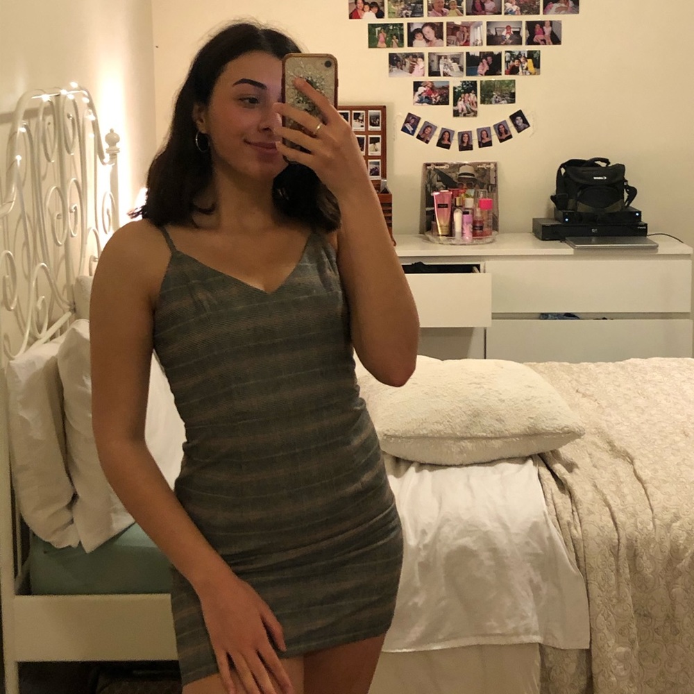 stylish bodycon dress (willing to bargain😊)